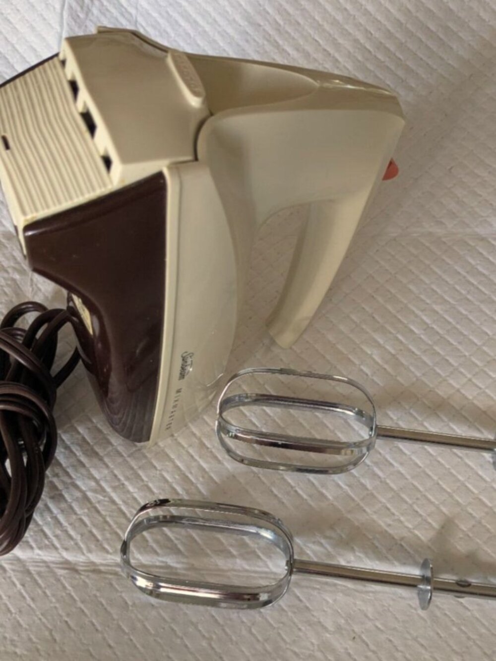Vintage 70's Retro Cottage Core Sunbeam 3 Speed Electric Earth Tones Hand Mixer